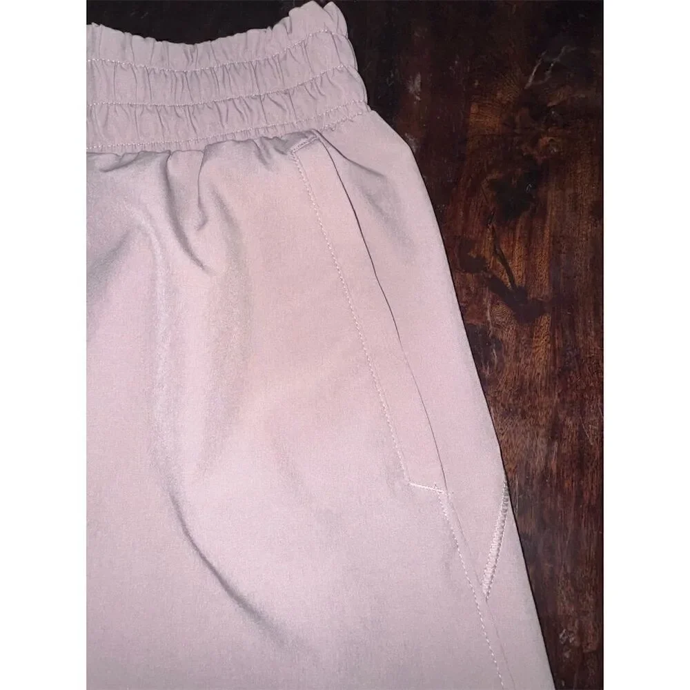 Under Armour Women's Athletic‎ Shorts M Tan Running Training Gym Lightweight - Picture 3 of 5
